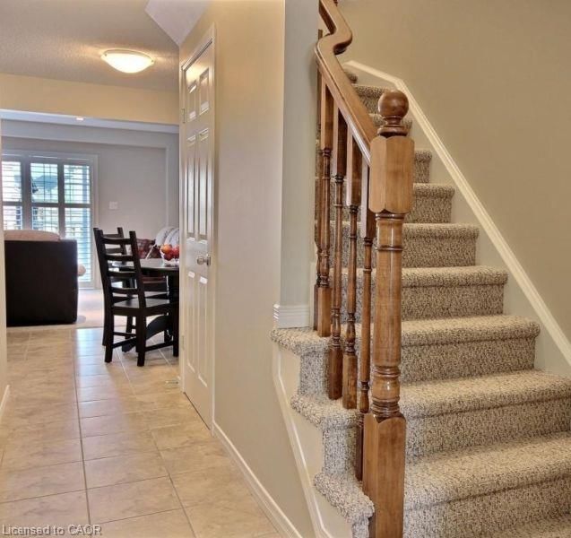 507 Beaumont Crescent photo 4