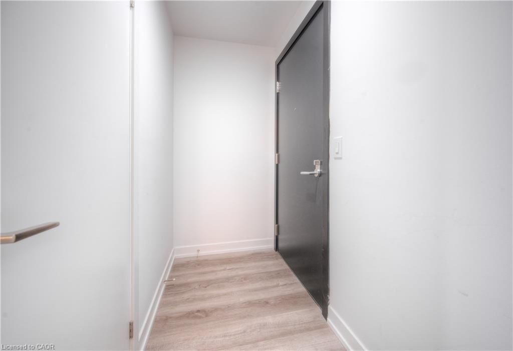 402 - 5 Wellington Street S 4