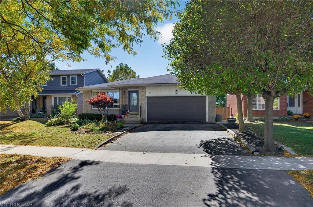 Single Family Residence for sale at 7 Fern Avenue, Waterdown, ON, L0R 2H6 - Waterdown East - MLS: 40869253