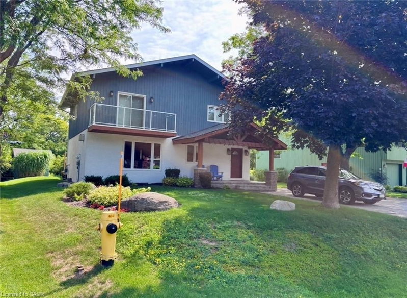 136 Carmichael Crescent photo 1