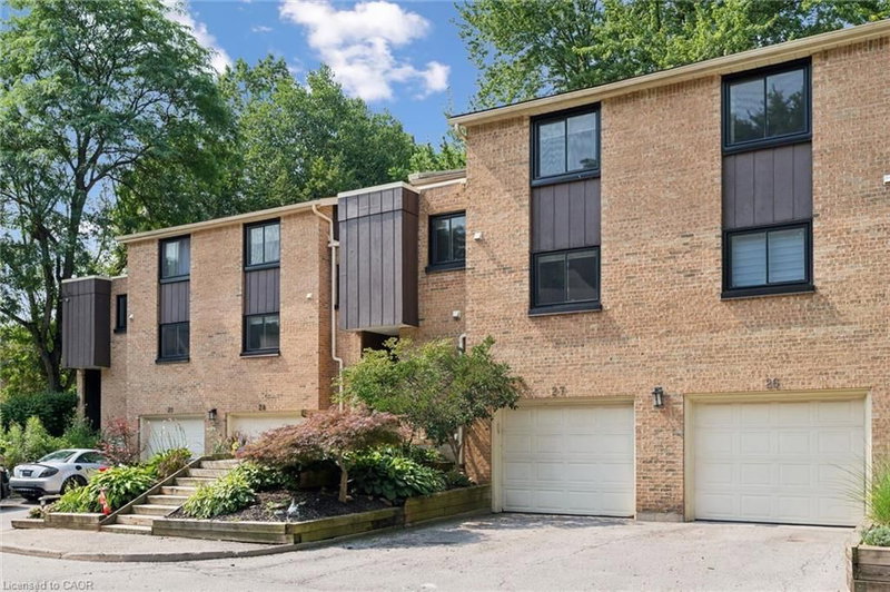 220 Salisbury Avenue photo 2