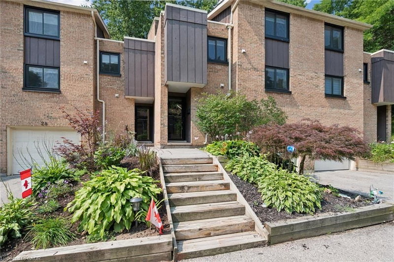 220 Salisbury Avenue photo 3
