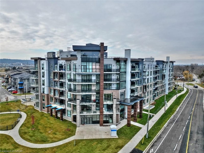 504 - 600 North Service Road