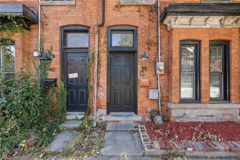 2 - 51 Wellington Street N