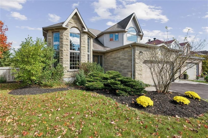 25 Amalia Crescent