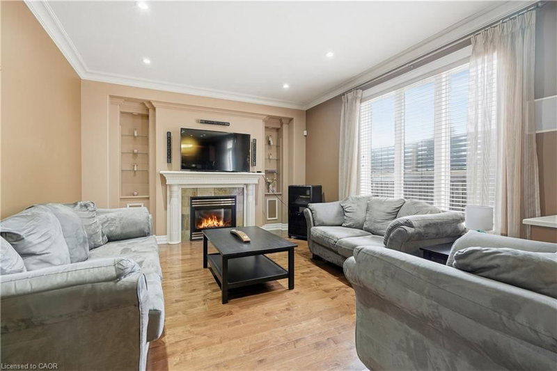 4530 Frances Crescent photo 5