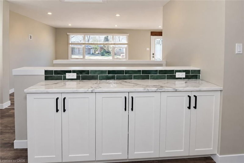 134 Oakside Street photo 5