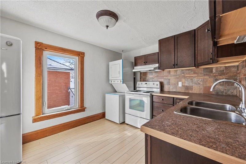 33 Rich Avenue photo 4