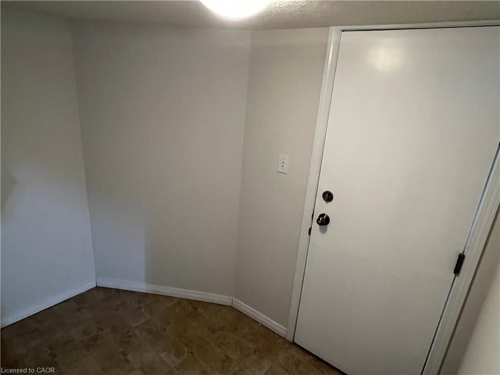LOWER - 14 Iron Gate Street, Kitchener 2