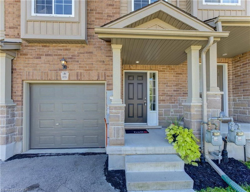 975 Zeller Crescent
