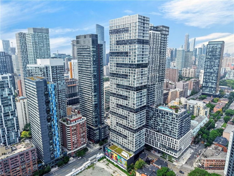 807 - 181 Dundas Street E