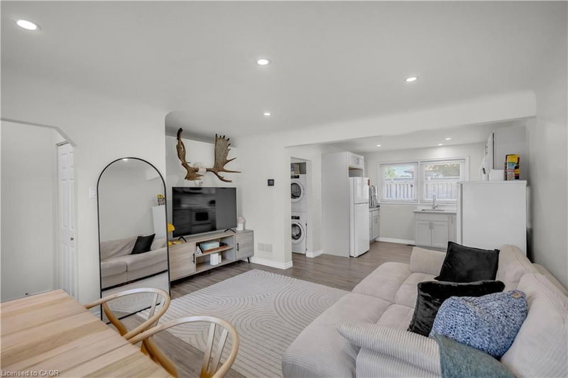 450 Highland Road E photo 5