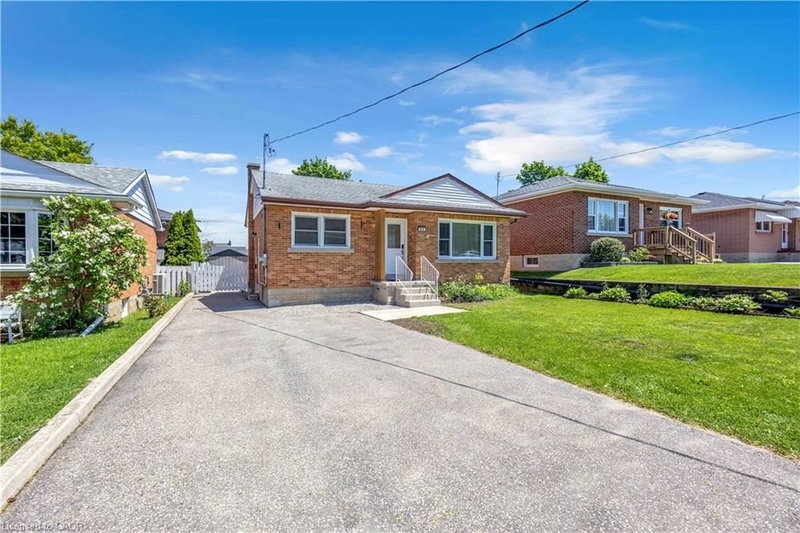 450 Highland Road E photo 2