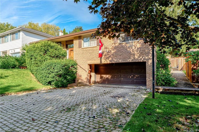 8 Bonnylyn Drive photo 3