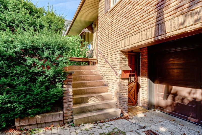 8 Bonnylyn Drive photo 4