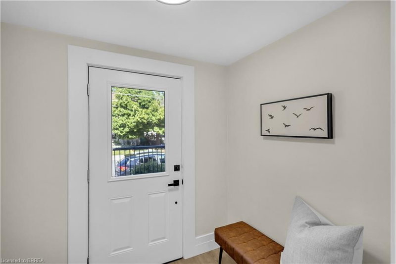 71 Kent Street N photo 4