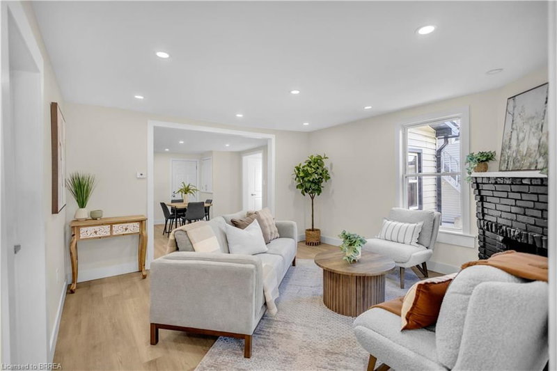 71 Kent Street N photo 5