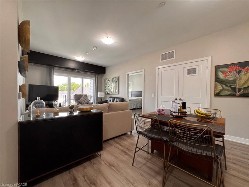 110 Fergus Avenue photo 3