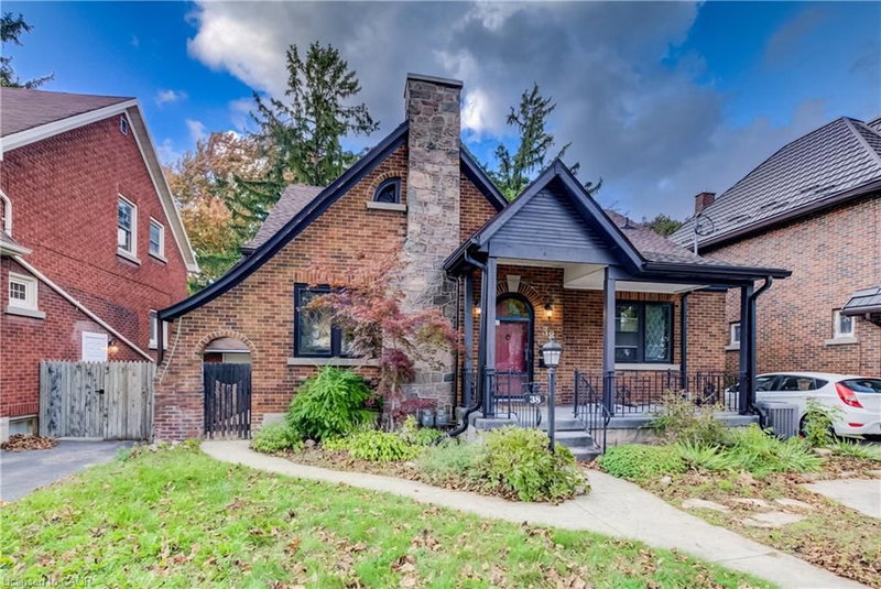 38 Highland Road W photo 2