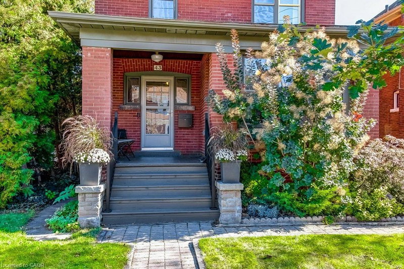 43 Rosslyn Avenue S photo 3