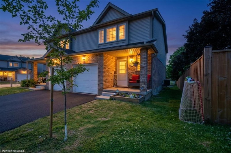 84 Westmeadow Drive photo 2
