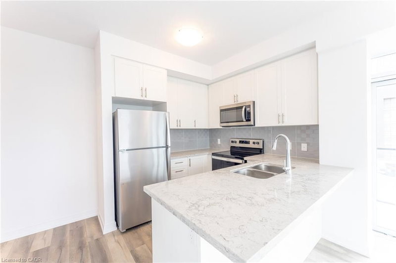 470 Dundas Street E photo 4