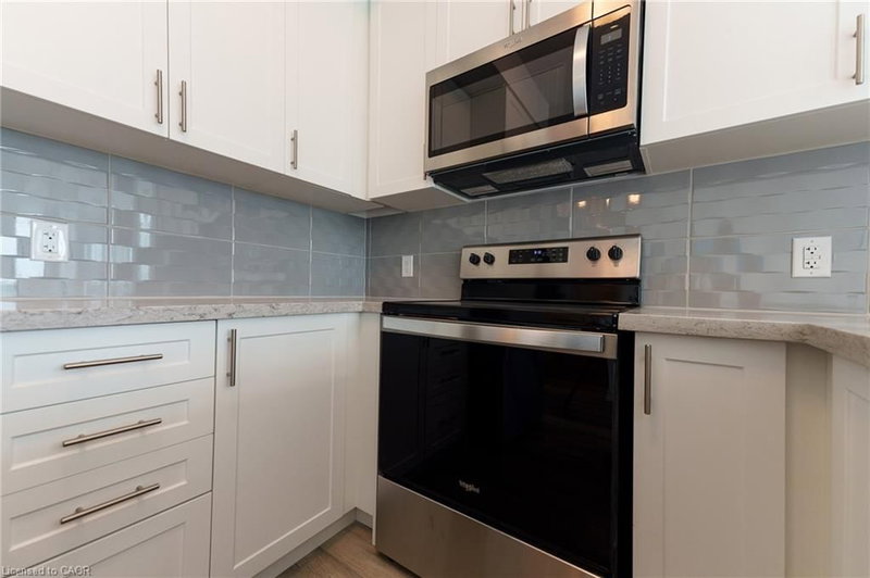 470 Dundas Street E photo 5