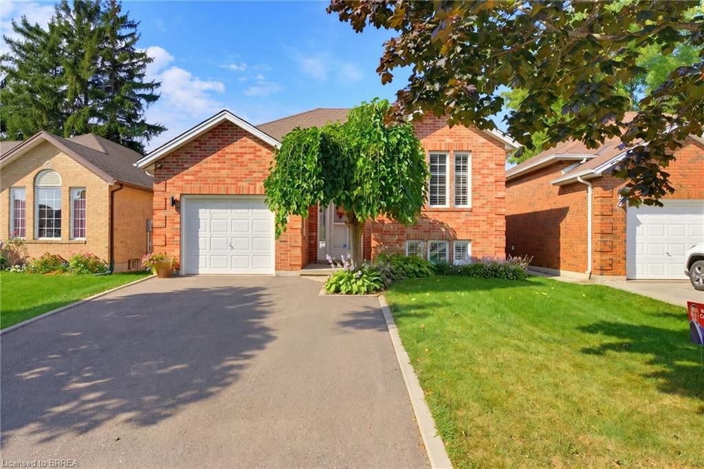 Single Family Residence for sale at 10 Noble Court, Brantford, ON, N3R 7Y5 - Rosedale/Gable Height - MLS: 40869928