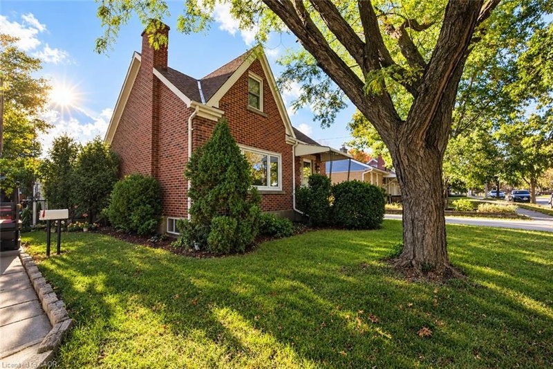 11 Crestwood Avenue photo 2