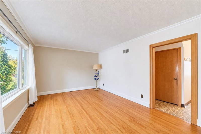 11 Crestwood Avenue photo 5