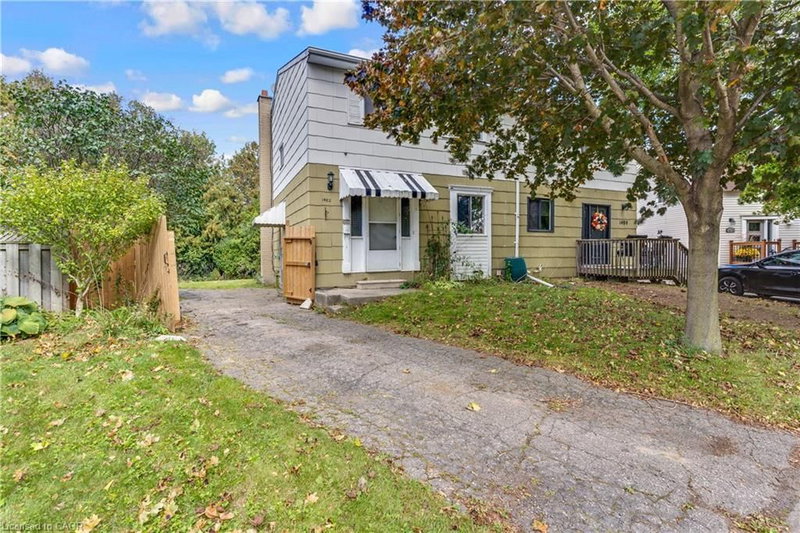 1482 Wildren Place photo 1