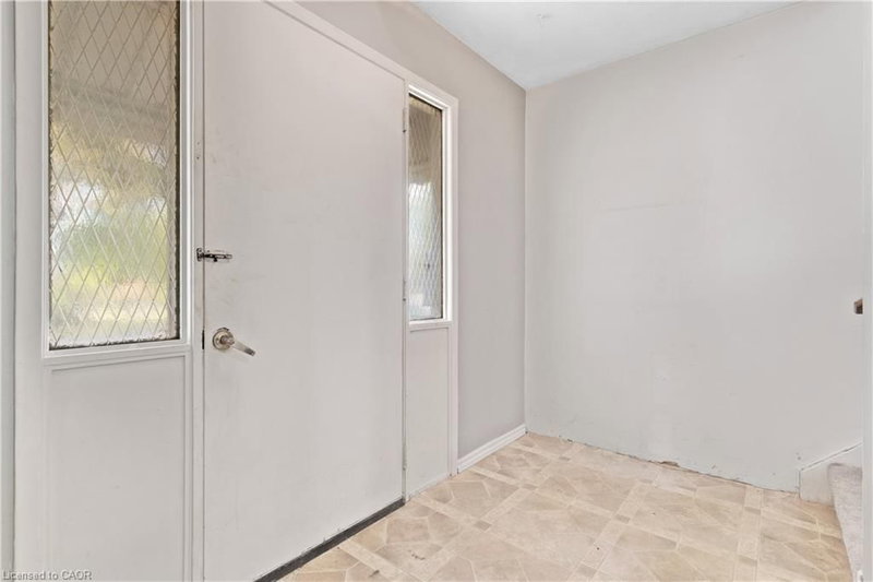 1482 Wildren Place photo 3