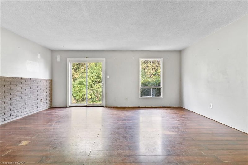 1482 Wildren Place photo 4