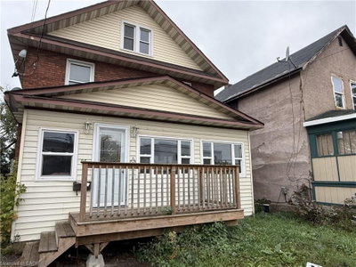 35 Albert Street E