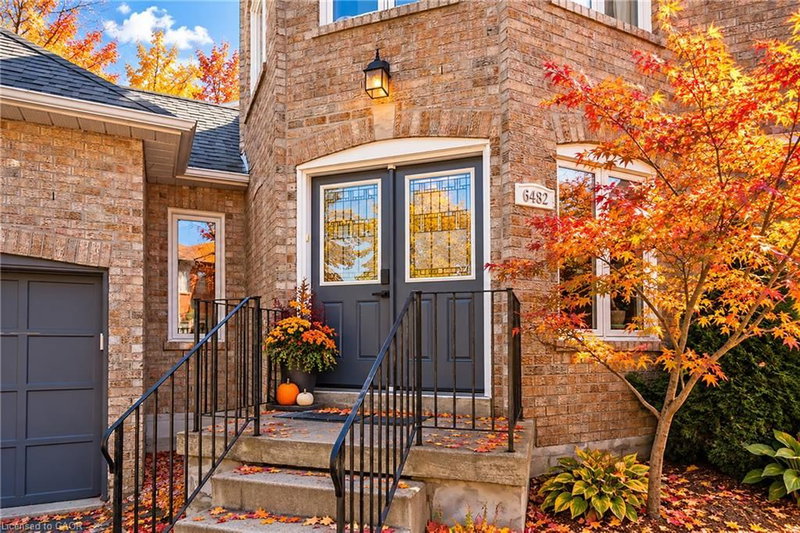 6482 Tenth Line W photo 3