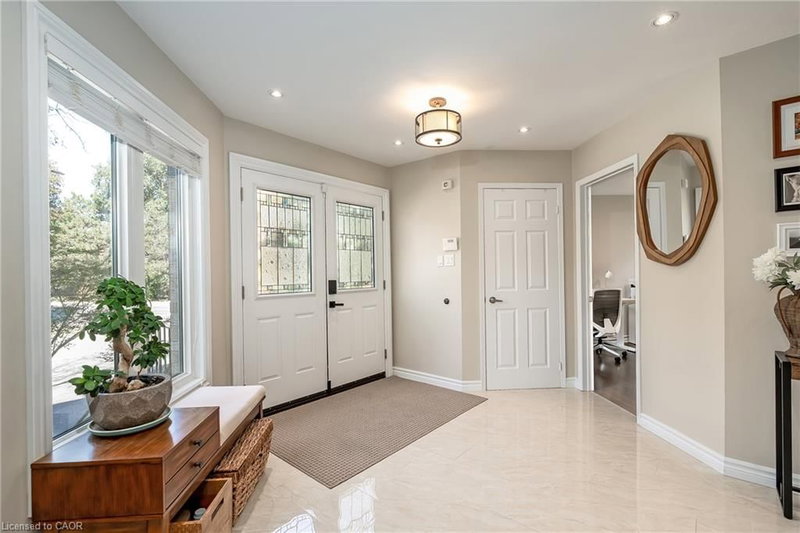 6482 Tenth Line W photo 4