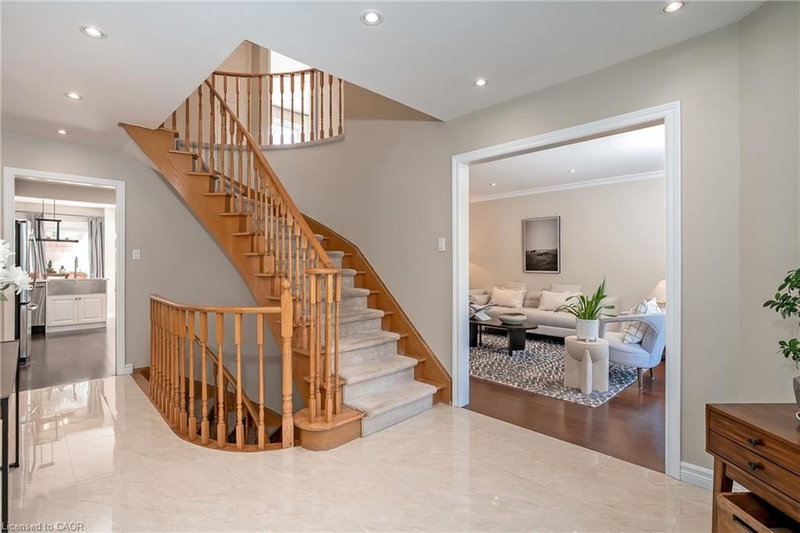 6482 Tenth Line W photo 5