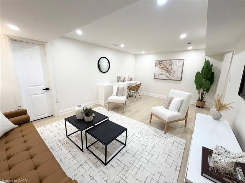 2379 Maryvale Court photo 4