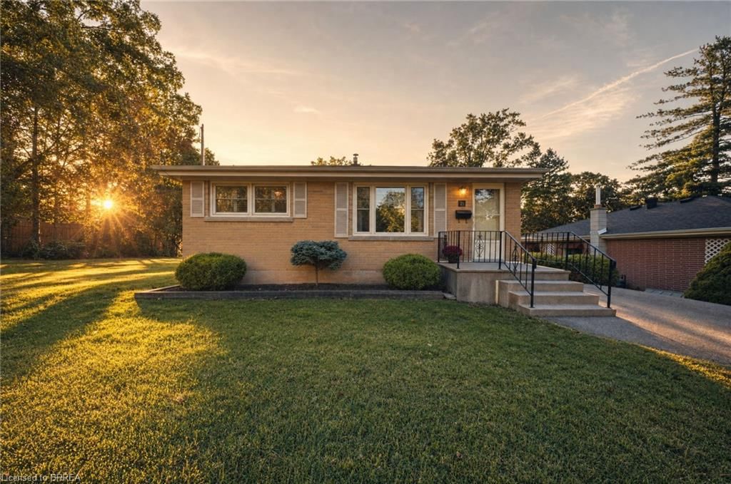 Single Family Residence for sale at 21 Hillcrest Avenue, Brantford, ON, N3T 2C8 - Hillcrest - MLS: 40870160