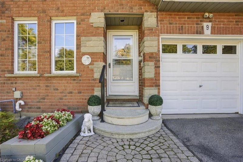 9 Kinsman Court S photo 5