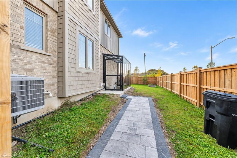 485 Avens Street photo 3