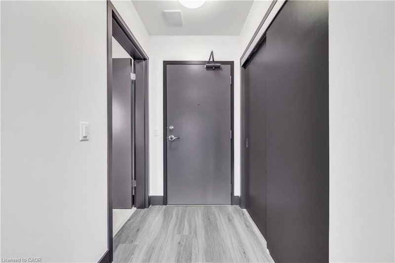 121 King Street E photo 5