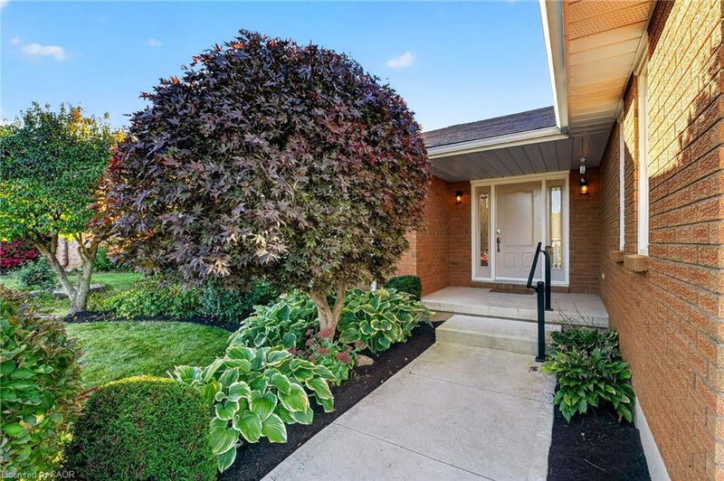 90 Victor Boulevard photo 5