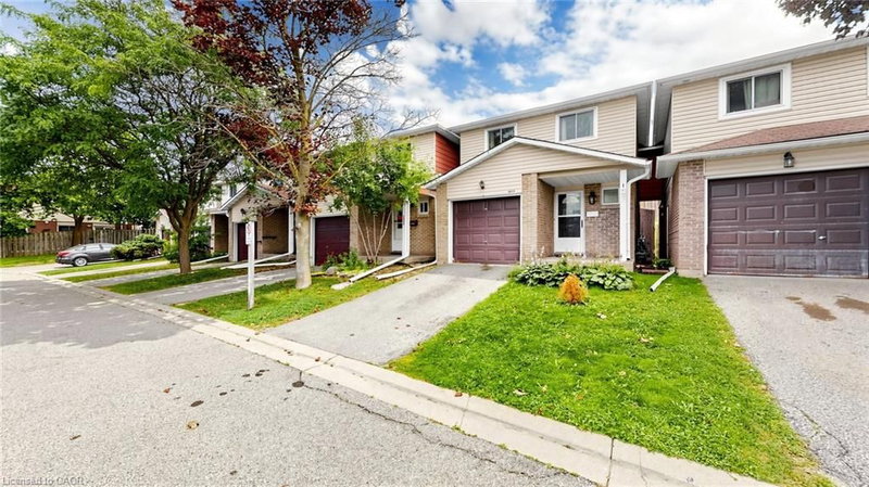 304 Bluevale Street photo 1