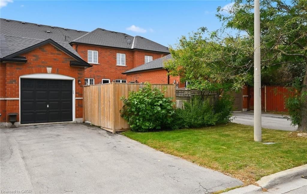 Row/Townhouse for sale at 5035 Corporate Drive, Burlington, ON, L7L 7L5 - Corporate - MLS: 40870357