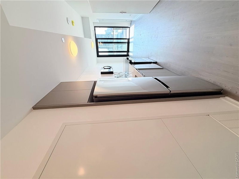 30 Francis Street S photo 5