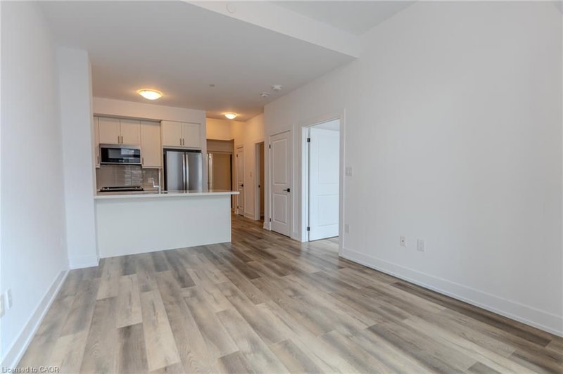 470 Dundas Street E photo 2
