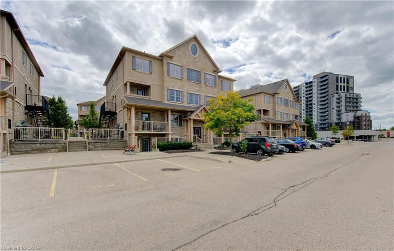 1460 Highland Road W photo 3