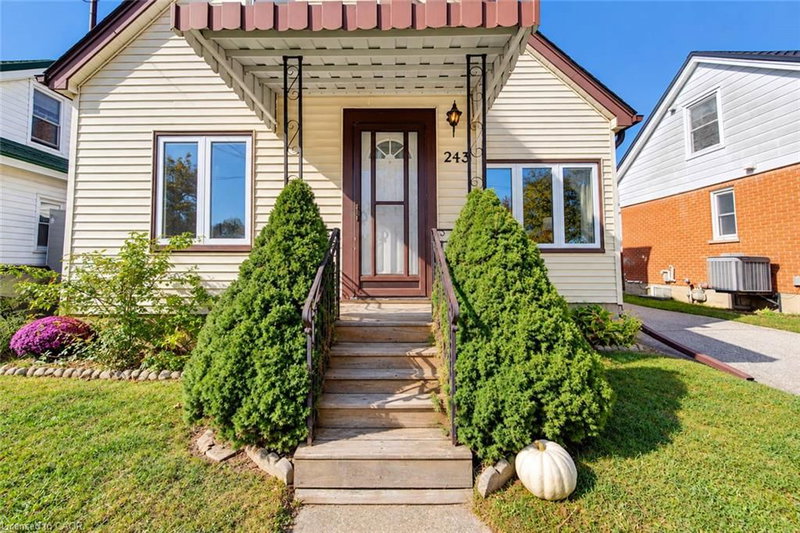 243 Edwin Street photo 2