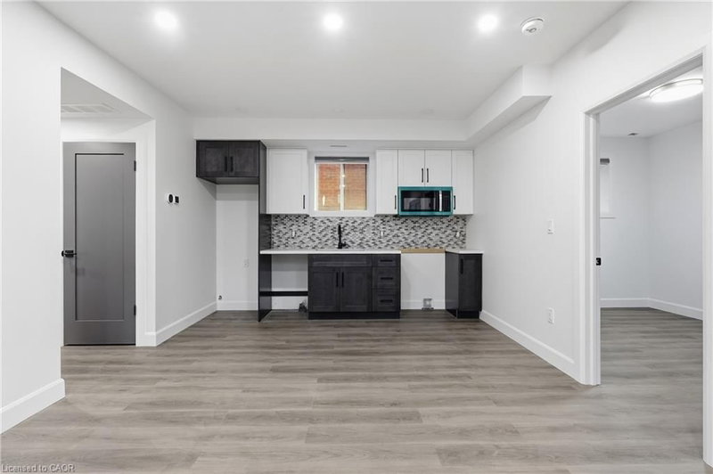 86 Florence Avenue photo 4